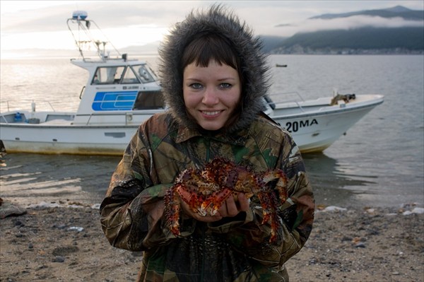 Я с крабом, Охотское море